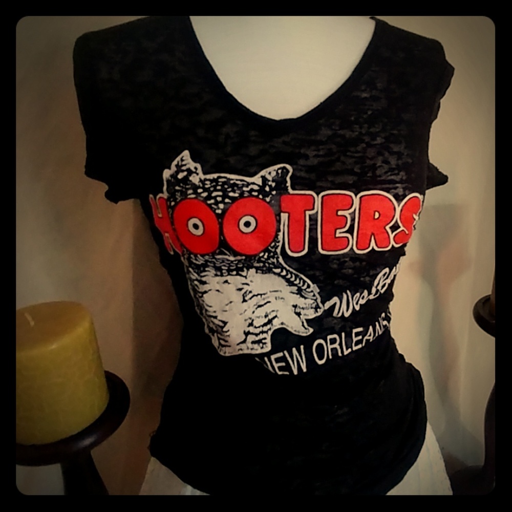 Hooters T-shirt